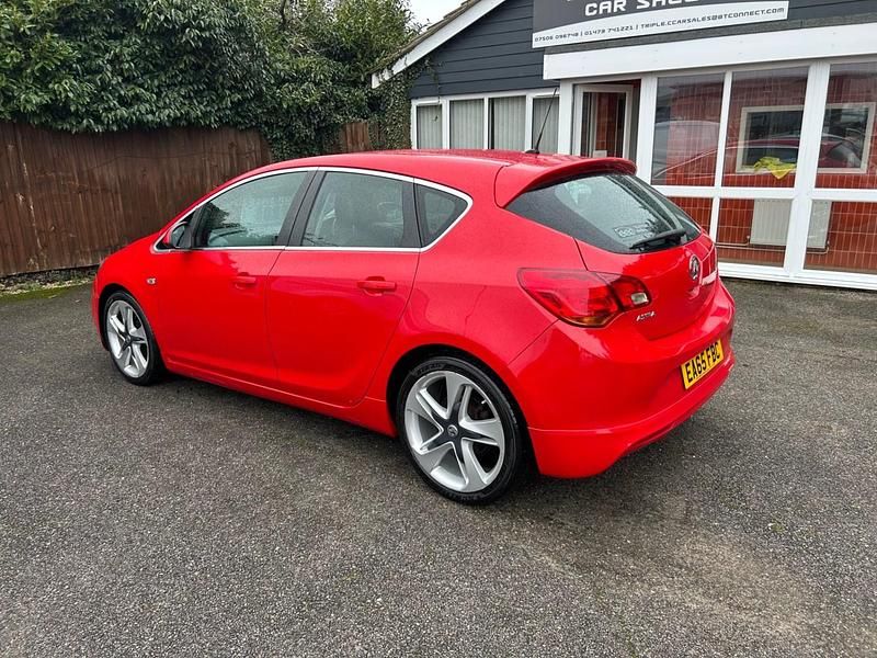 Used Vauxhall Astra Edition 200 HP (147 kW) 2016 Red Hatchback