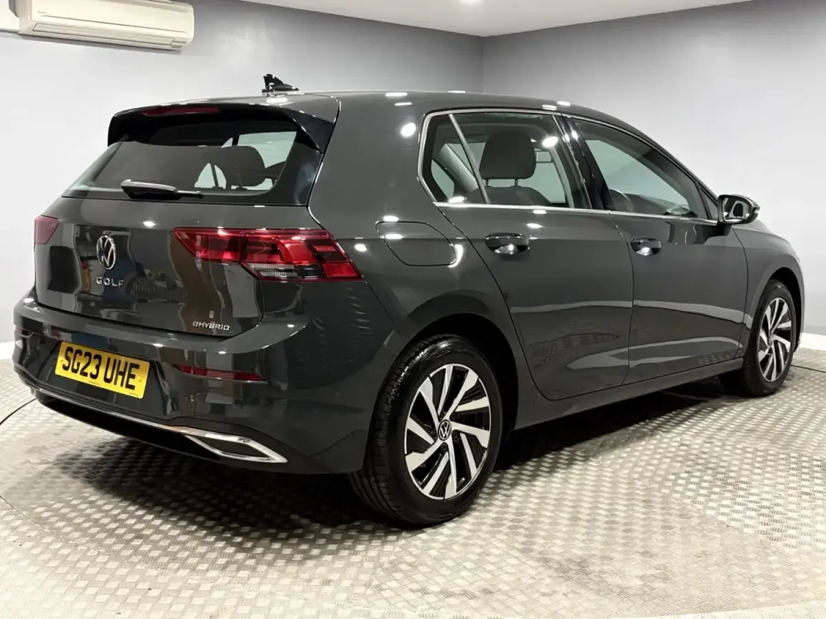 Second-hand VW Golf VIII Style 204 CP (150 kW) 2023 Gri Hatchback