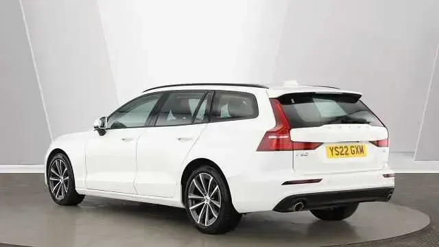 Used Volvo V60 Momentum 161 HP (118 kW) 2022 White Estate