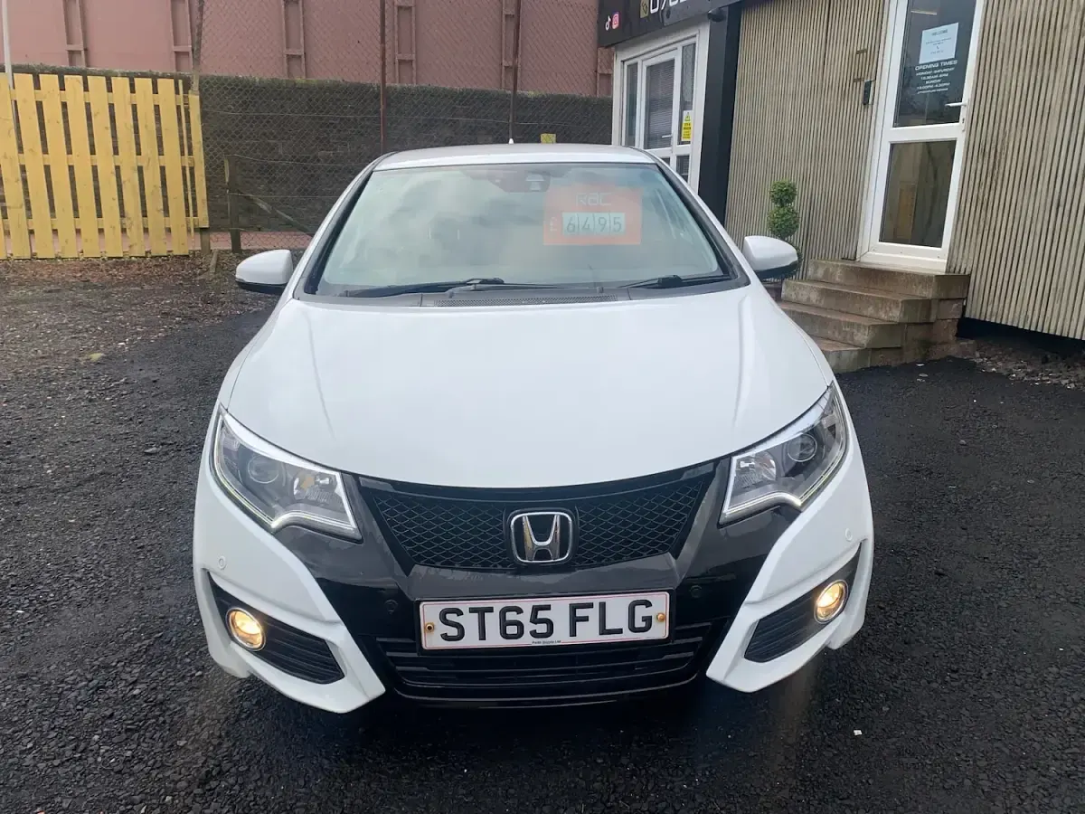 Used Honda Civic SE Plus 142 HP (104 kW) 2015 White Hatchback