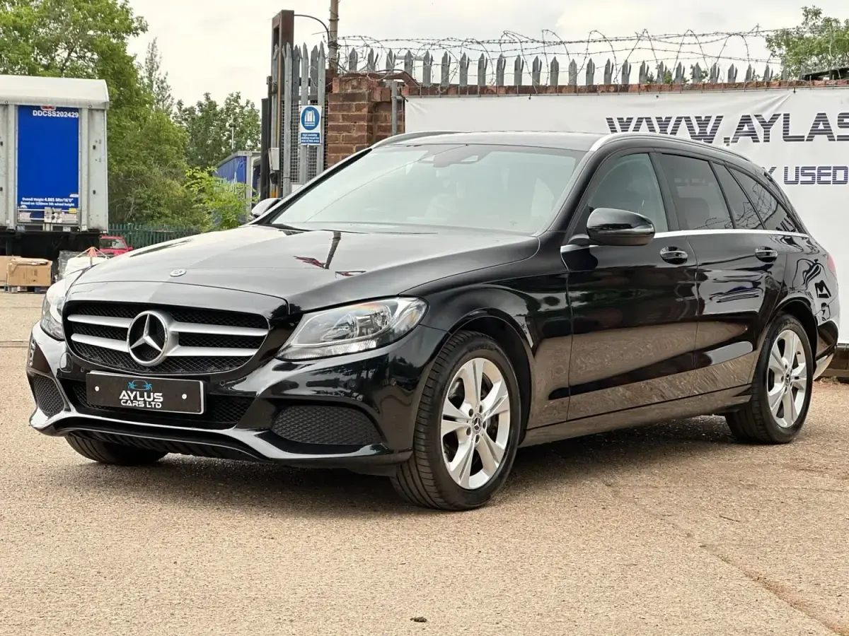 Usado Mercedes C200 Executive 184 HP (135 kW) 2018 Preto Carrinha