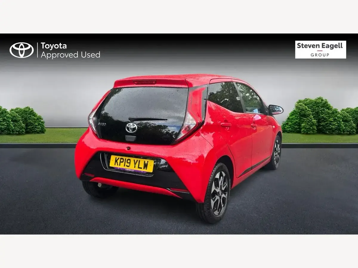 Used Toyota Aygo Trend 72 HP (52 kW) 2019 Red Hatchback