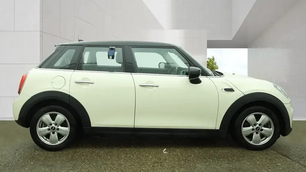 Used Mini Cooper Classic 2020 White Hatchback