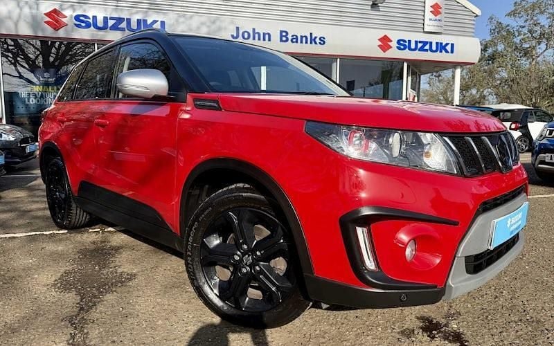 Used Suzuki Vitara 140 HP (102 kW) 2018 Red & black SUV