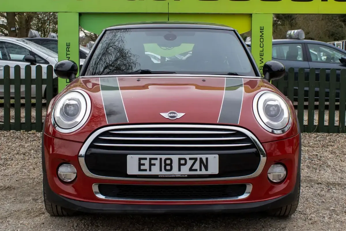 Używany Mini Cooper Hatch 136 KM (100 kW) 2018 Czerwony Hatchback