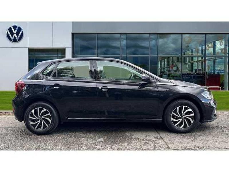 Used VW Polo Life 95 HP (69 kW) 2022 Deep black pearl Hatchback