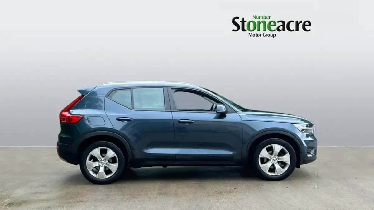 Używany Volvo XC40 Momentum 163 KM (119 kW) 2020 Niebieski SUV
