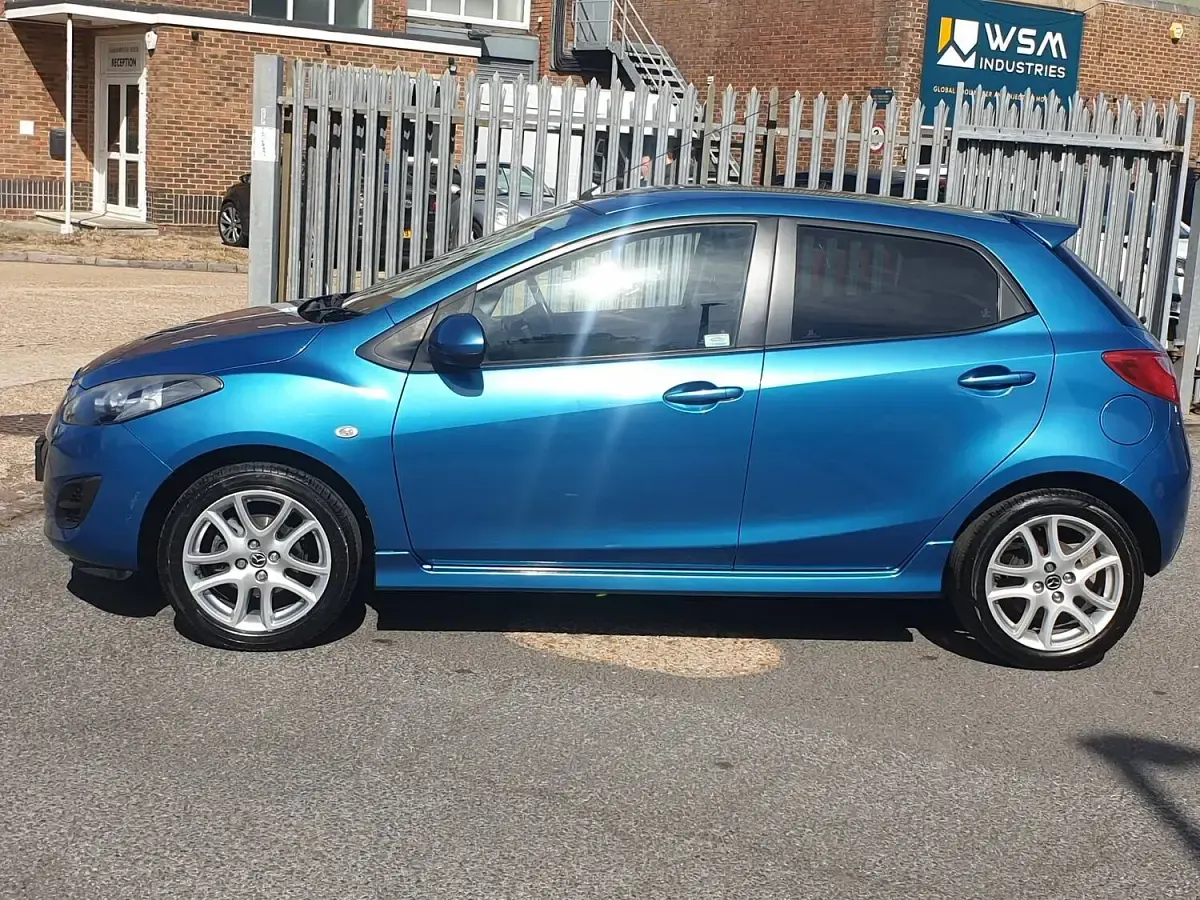 Used Mazda 2 84 HP (61 kW) 2012 Blue Hatchback