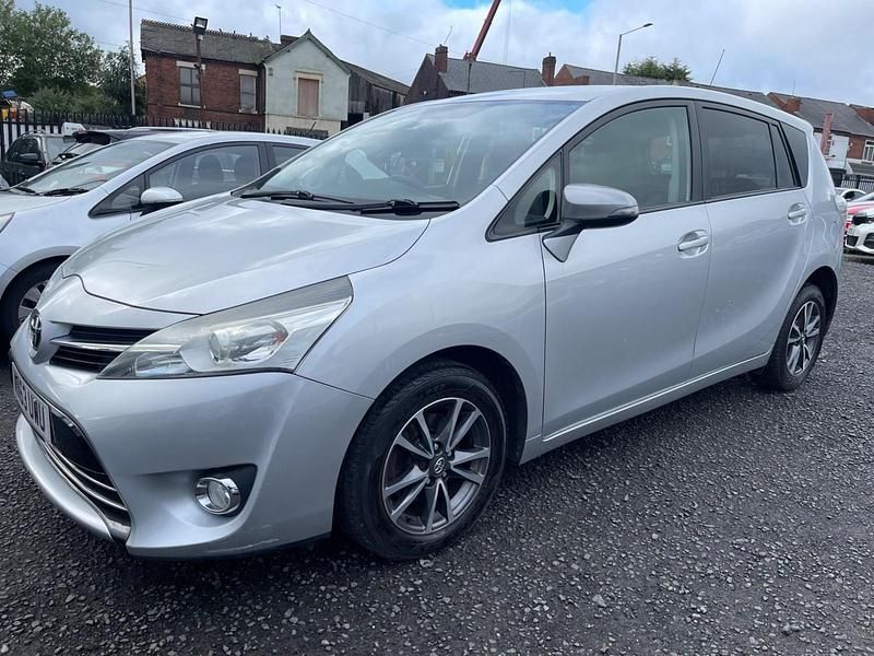 Silver Used 2013 Toyota Verso MPV | £4,295 (Good price) - Image 1/4