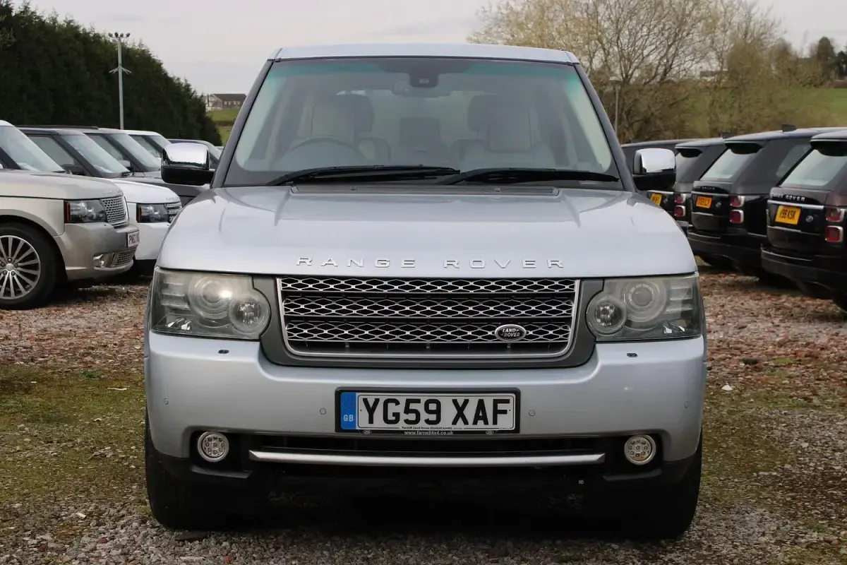 Begagnad Land Rover Range Rover Vogue 271 HK (199 kW) 2009 Silver SUV