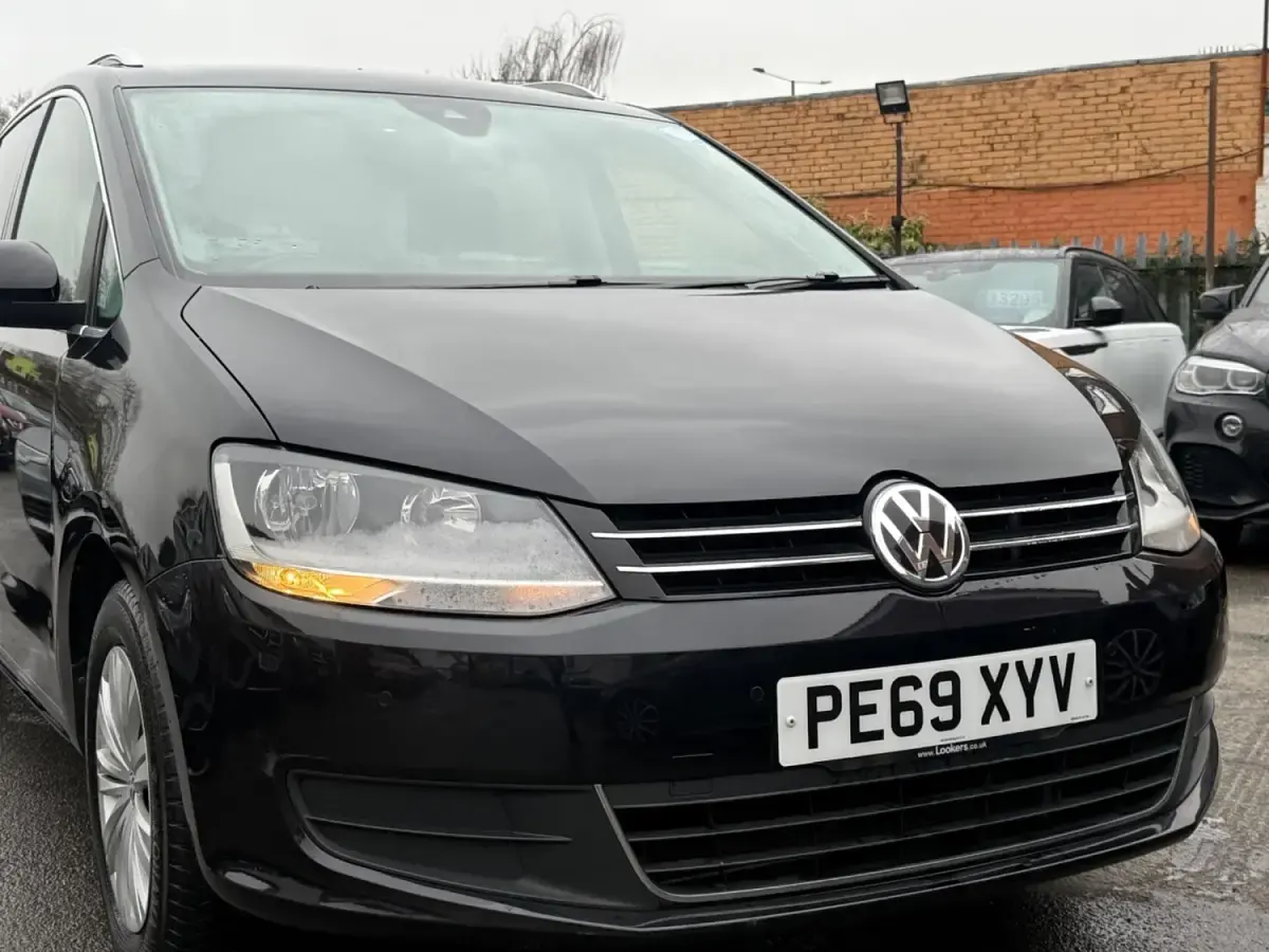 Usado VW Sharan SE 150 HP (110 kW) 2019 Preto Monovolume