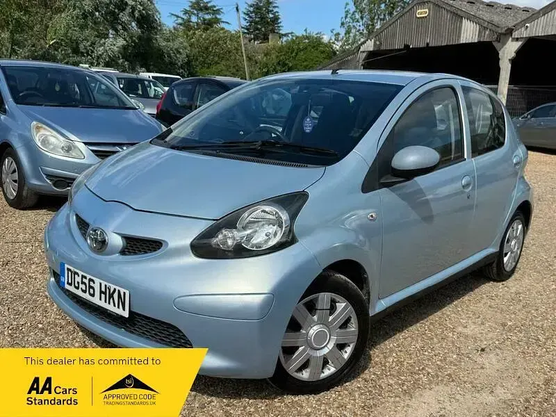 Used Toyota Aygo 67 HP (49 kW) 2006 Blue Hatchback