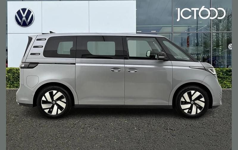 Usado VW ID. Buzz Pro 150 kW (204 HP) 2023 Prateado Monovolume