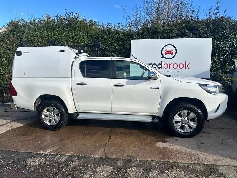 Used Toyota HiLux 150 HP (110 kW) 2019 White Pickup