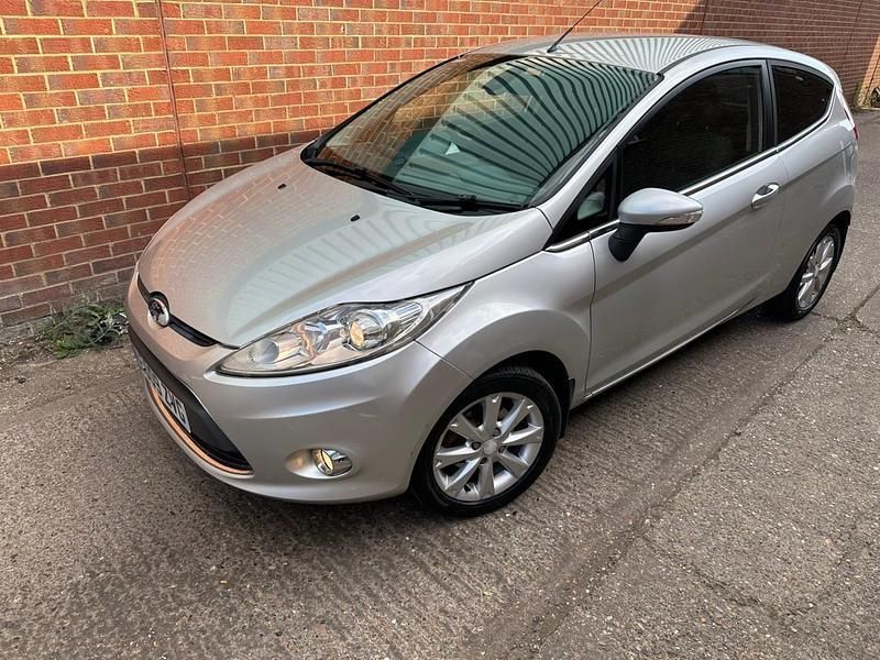 Silver Used 2009 Ford Fiesta Zetec Hatchback | £2,950 (Super price) - Image 1/4
