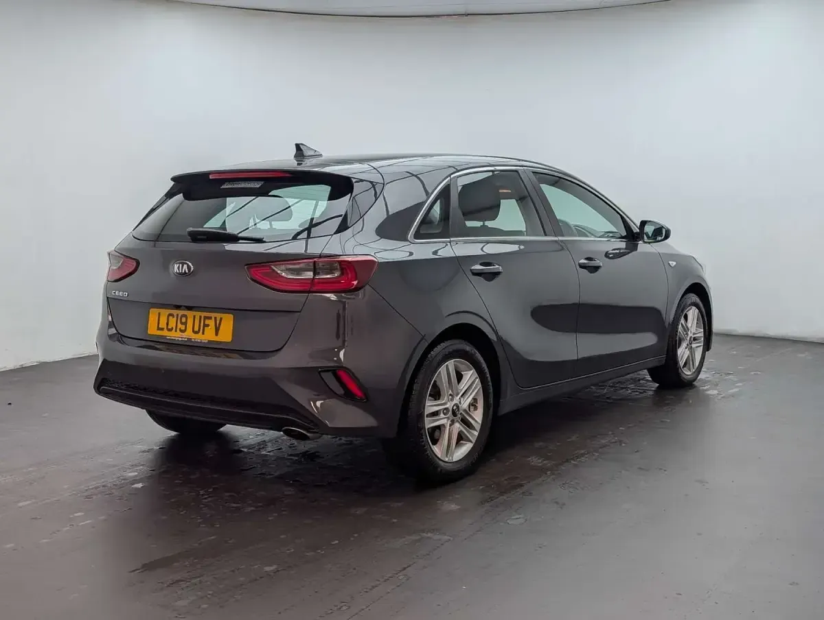 Used Kia Ceed 114 HP (83 kW) 2019 Grey Hatchback