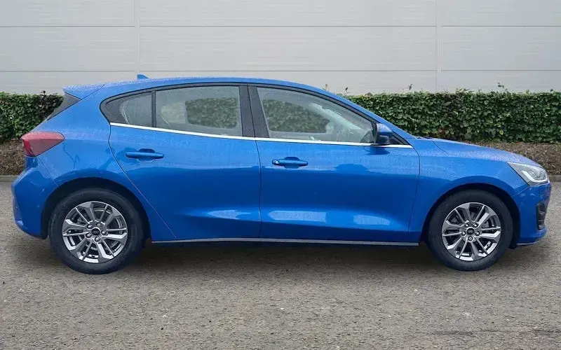 Used Ford Focus Titanium 125 HP (91 kW) 2023 Blue Hatchback