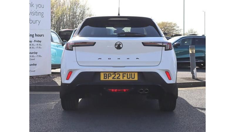 Used Vauxhall Mokka SRi 130 HP (95 kW) 2022 White SUV