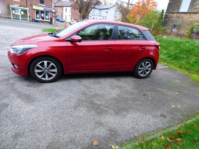 Used Hyundai i20 SE 2015 Red Hatchback