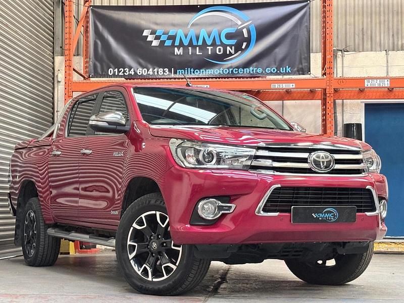 Used Toyota HiLux 150 HP (110 kW) 2016 Red Pickup