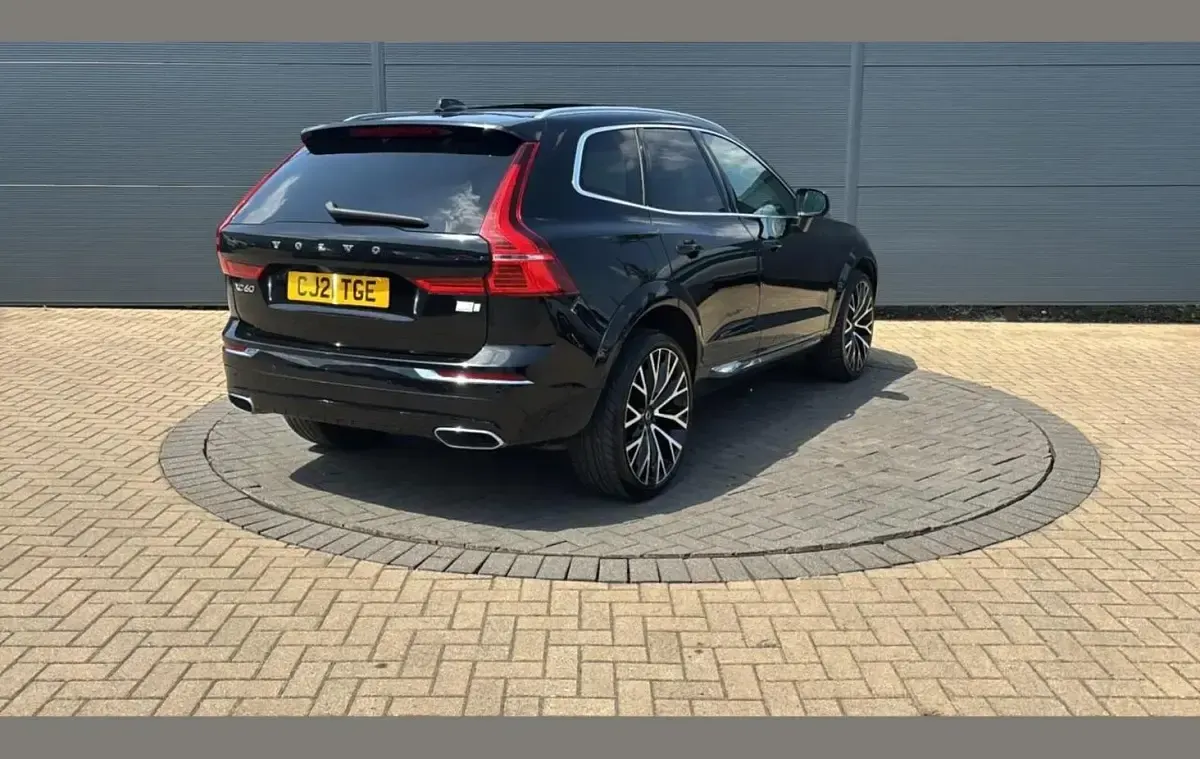 Used Volvo XC60 Inscription 385 HP (283 kW) 2021 Black SUV