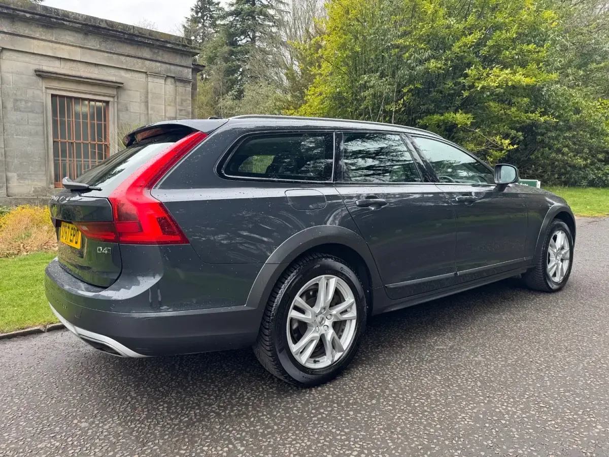 Usado Volvo V90 CC Pro 2017 Gris Familiar