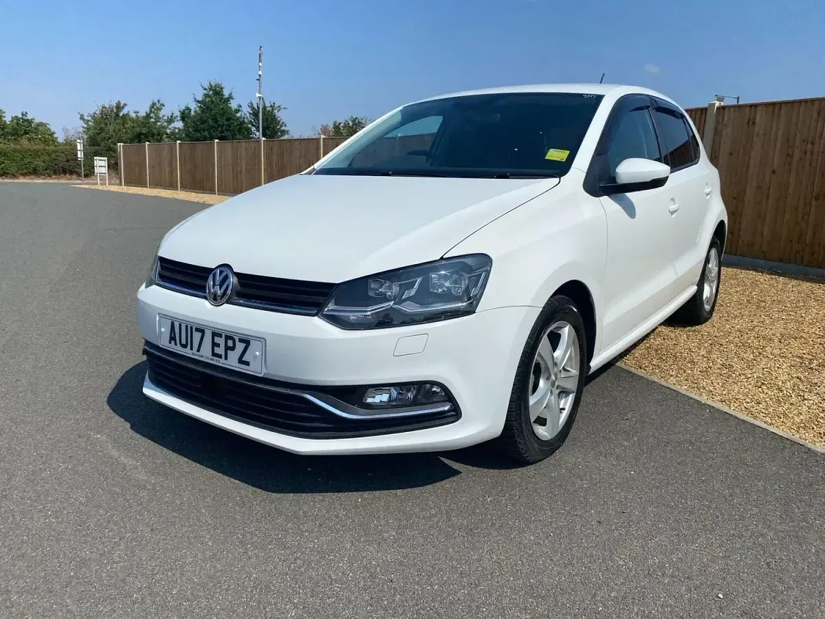 Used VW Polo SE 90 HP (66 kW) 2017 White Hatchback