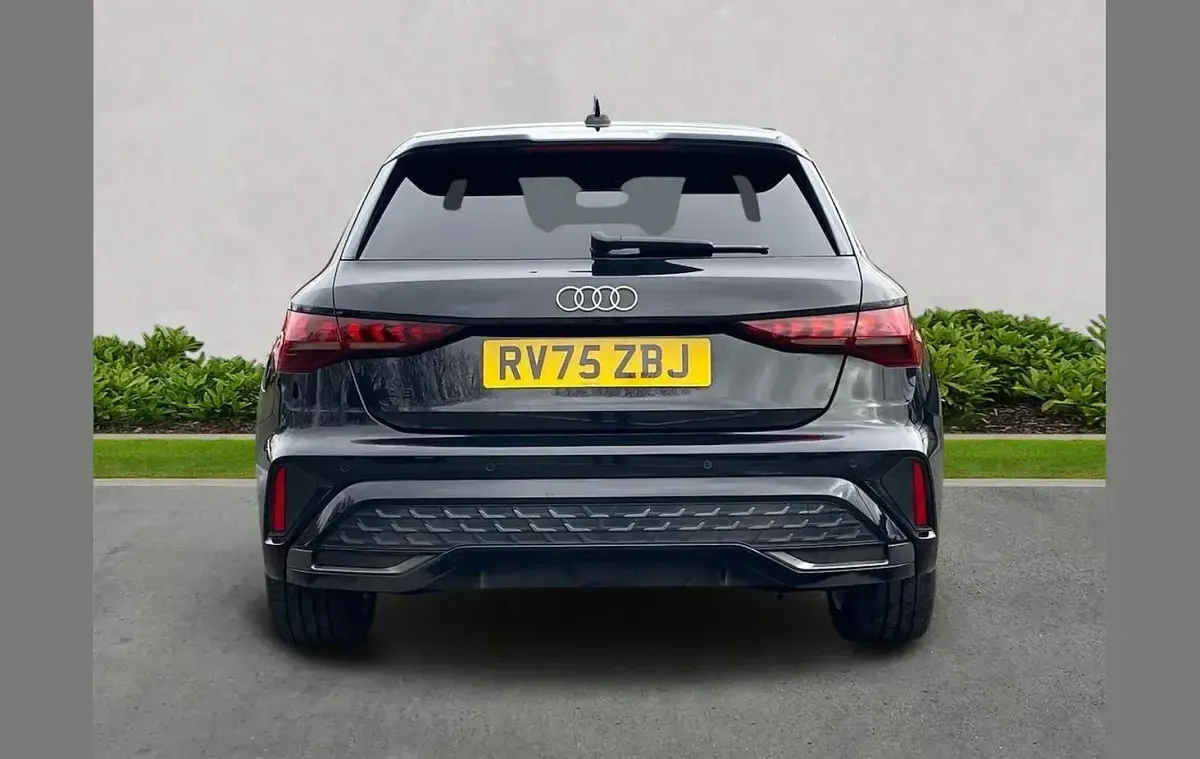 Begagnad Audi A3 e-tron S-Line 204 HK (150 kW) 2025 Svart Halvkombi