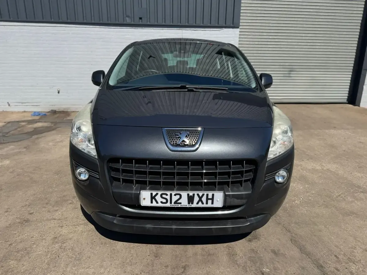Second-hand Peugeot 3008 Active 120 CP (88 kW) 2012 Gri Break