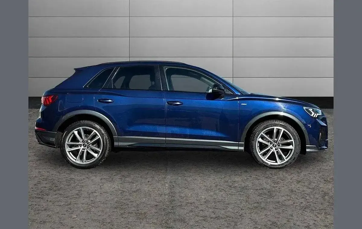 Used Audi Q3 Black Edition 147 HP (108 kW) 2022 Blue SUV