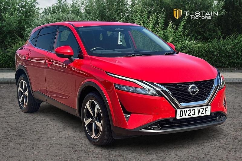Red Used 2023 Nissan Qashqai N-Connecta SUV | £19,099 (Fair price) - Image 1/4