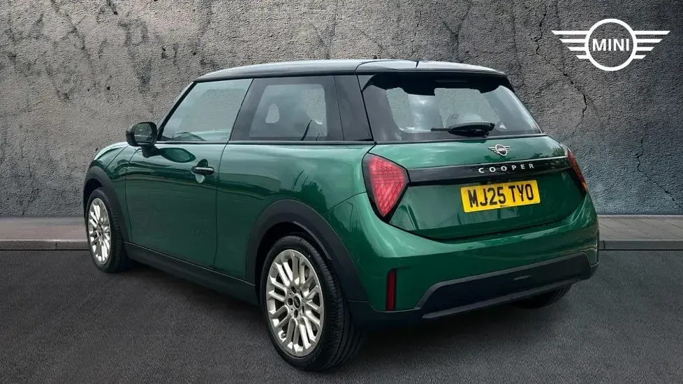 Used Mini Cooper Hatch 113 kW (154 HP) 2025 Green Hatchback