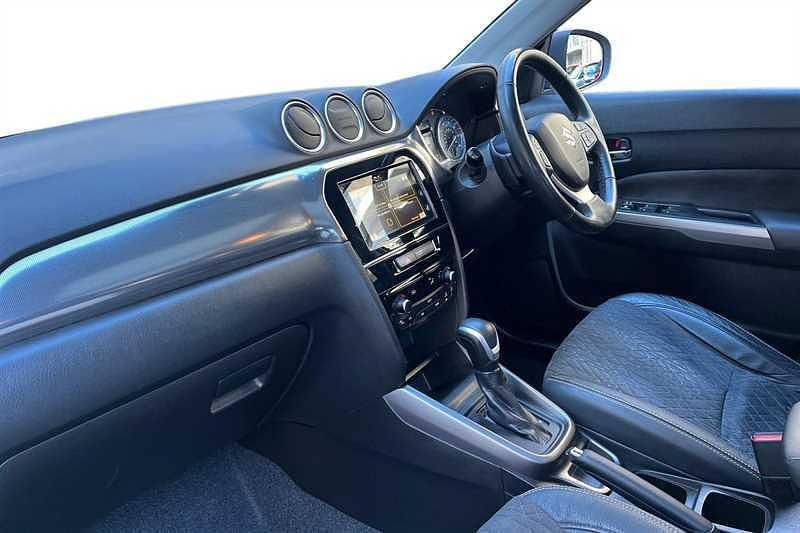 Used Suzuki Vitara SZ5 116 HP (85 kW) 2022 Silky silver SUV