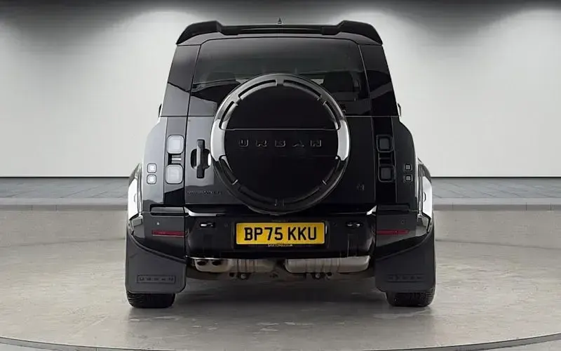 Used Land Rover Defender HSE Dynamic 350 HP (257 kW) 2024 Carpathian grey SUV