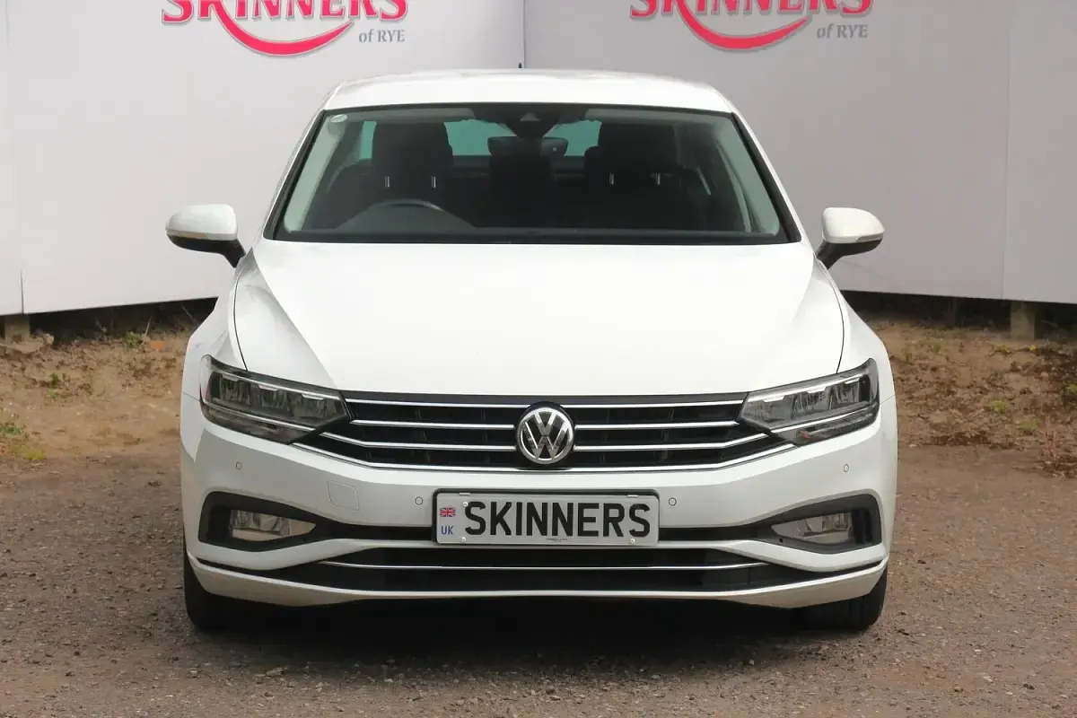 Used VW Passat SE 2020 White Sedan