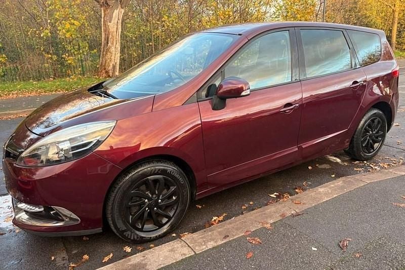 Red Used 2014 Renault Grand Scénic III Dynamique MPV | £3,895 (Fair price) - Image 1/1