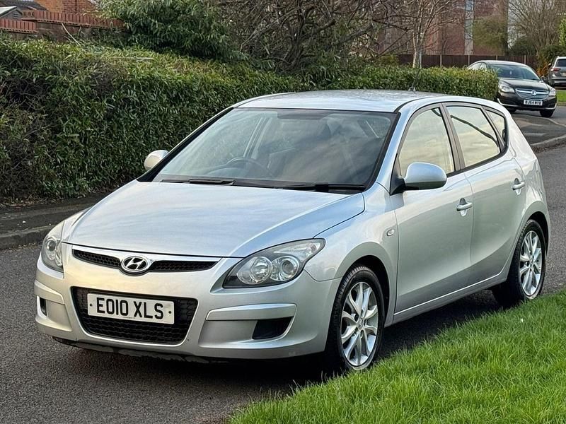 Used Hyundai i30 Comfort 108 HP (79 kW) 2010 Silver Hatchback