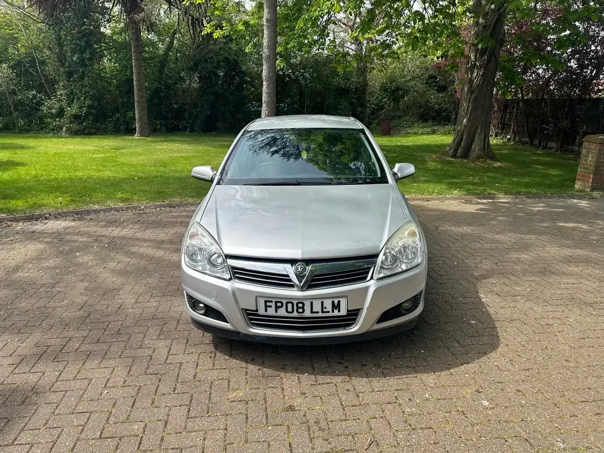 Used Vauxhall Astra Design Edition 138 HP (101 kW) 2008 Silver Hatchback