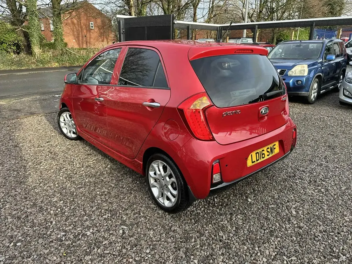 Used Kia Picanto 84 HP (61 kW) 2016 Red Hatchback