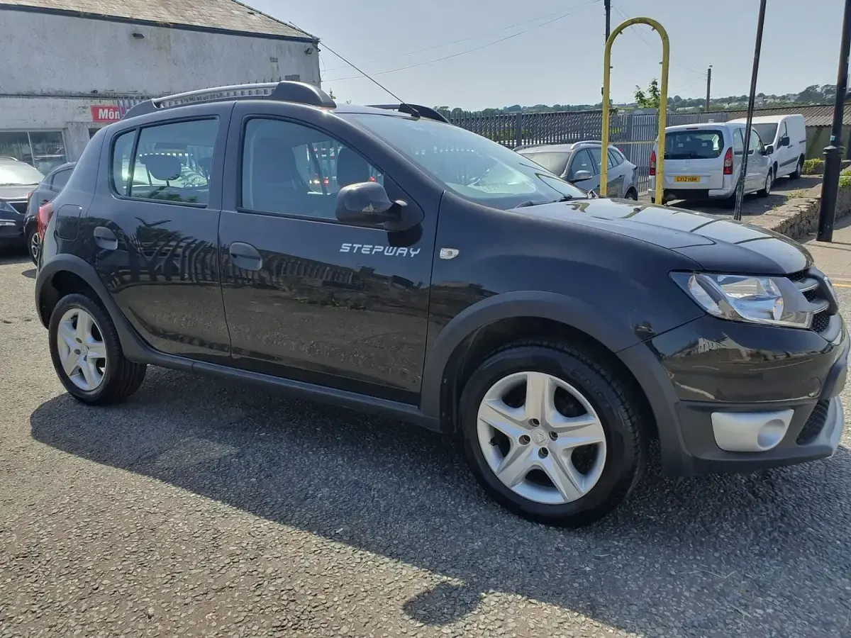 Used Dacia Sandero Lauréate 90 HP (66 kW) 2015 Black Hatchback