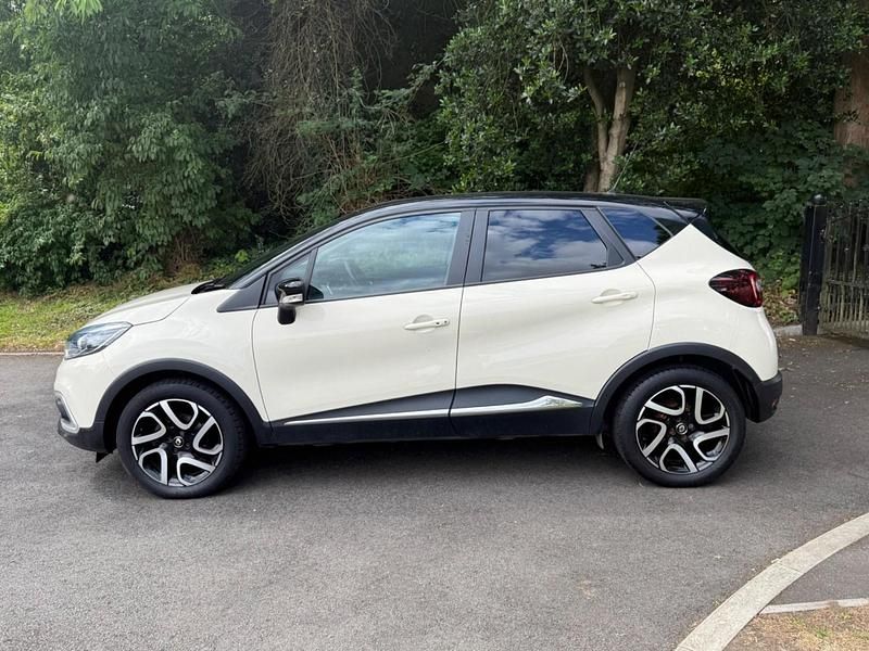 Used Renault Captur Iconic 90 HP (66 kW) 2019 Cream/black SUV