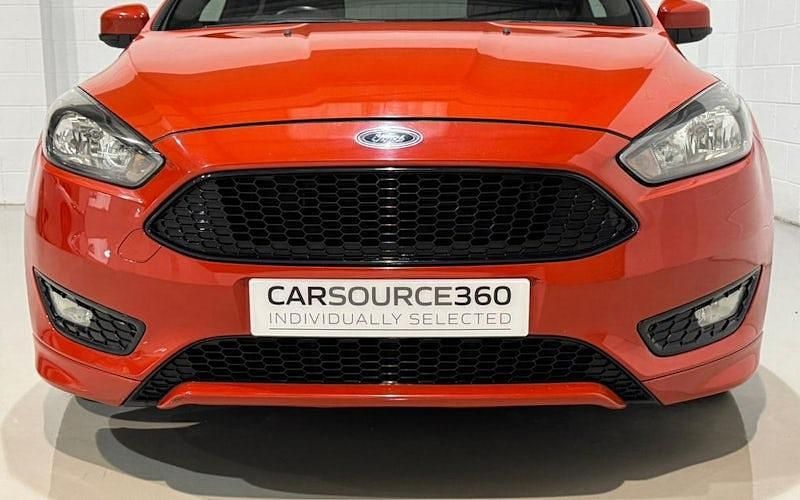 Used Ford Focus ST-Line 120 HP (88 kW) 2016 Hatchback