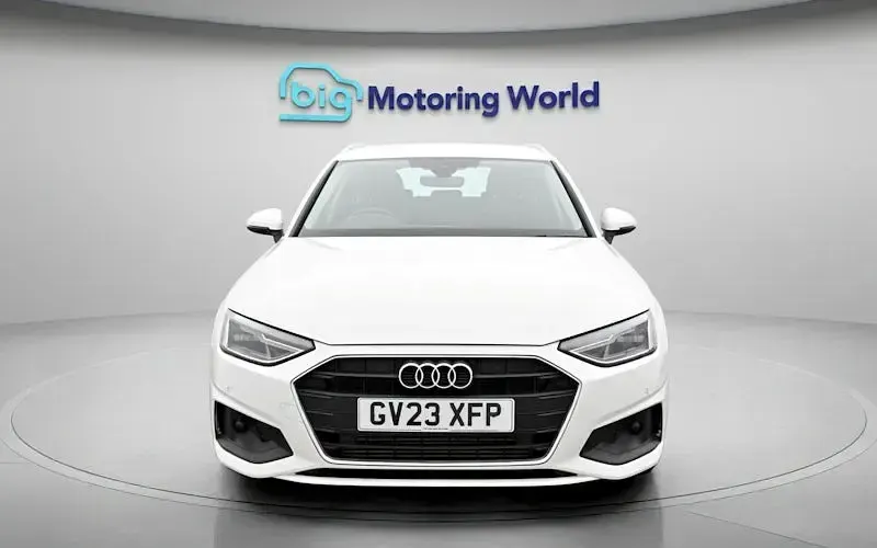 Usado Audi A4 150 HP (110 kW) 2023 Branco Carrinha