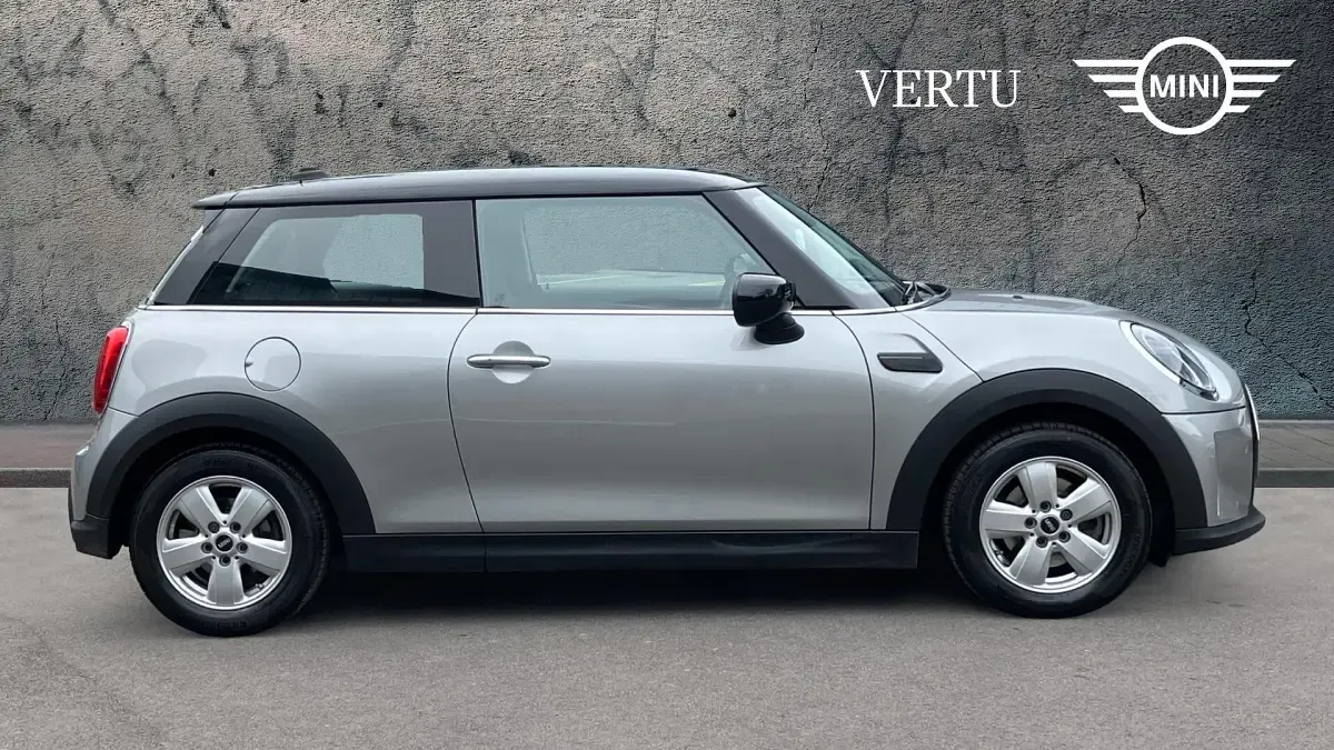 Usado Mini Cooper Classic 136 HP (100 kW) 2024 Prateado Citadino