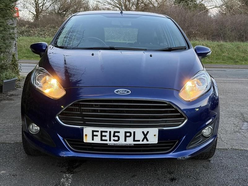 Used Ford Fiesta Zetec 100 HP (73 kW) 2015 Blue Hatchback