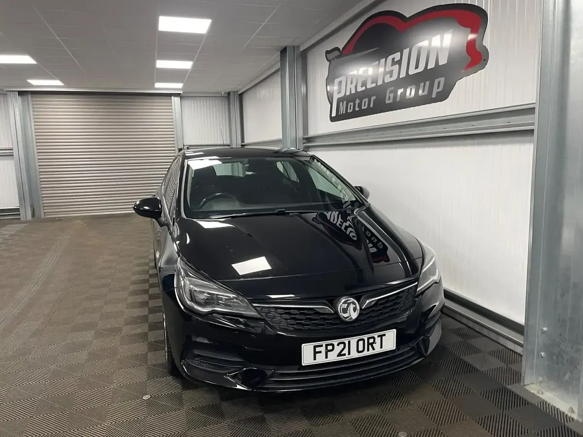 Used Vauxhall Astra Business Edition 105 HP (77 kW) 2021 Black Hatchback