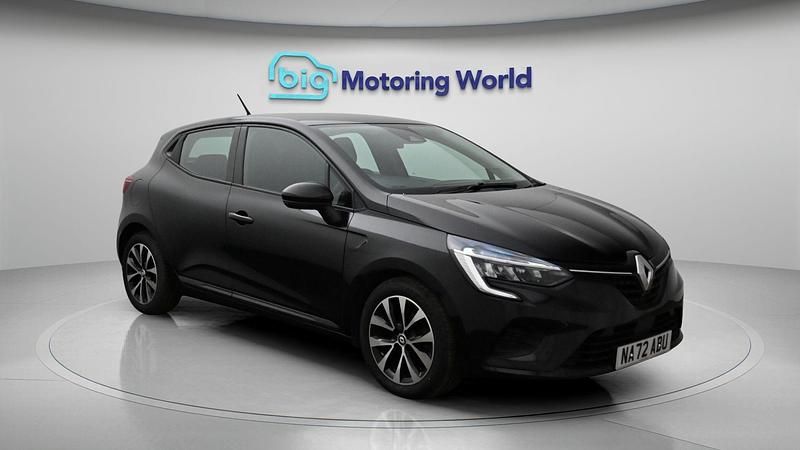 Used Renault Clio V Iconic 90 HP (66 kW) 2022 Black Hatchback