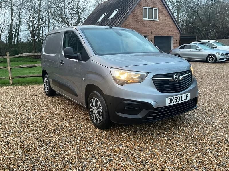 Used Vauxhall Combo Edition 100 HP (73 kW) 2019 Grey MPV