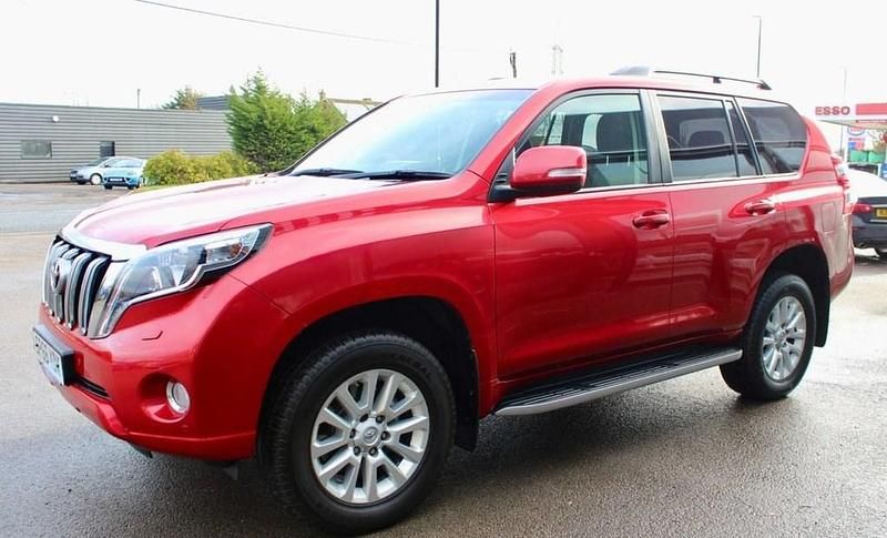 Used Toyota Land Cruiser 177 HP (130 kW) 2016 Red Estate