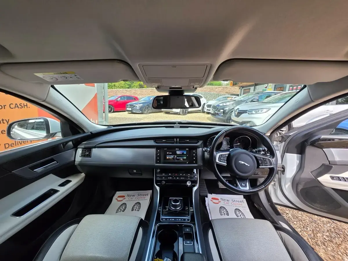 Second-hand Jaguar XF R-Sport 180 CP (132 kW) 2017 Argintiu Berlinǎ